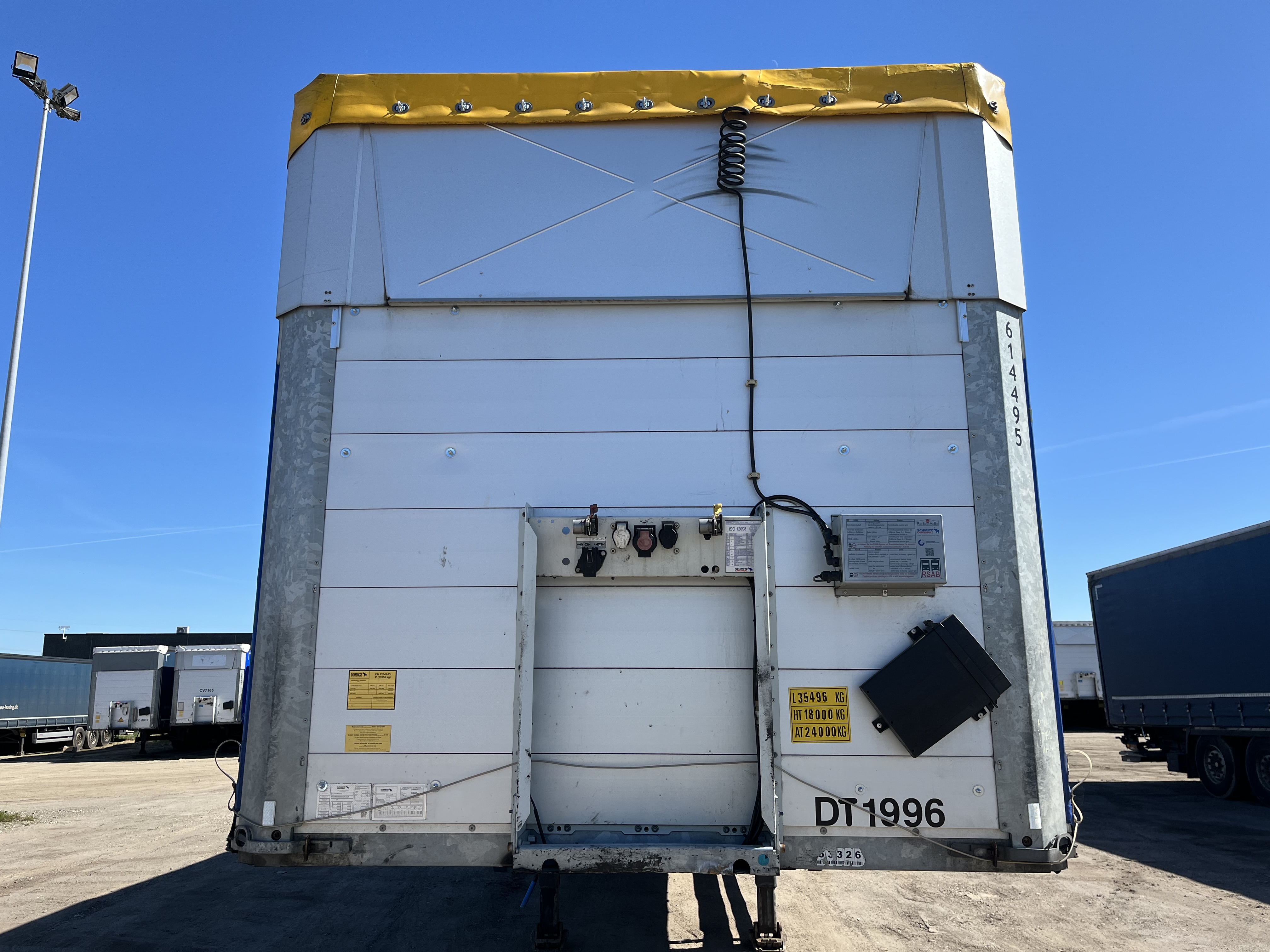 Schmitz Cargobull Gardin trailer m. hævetag