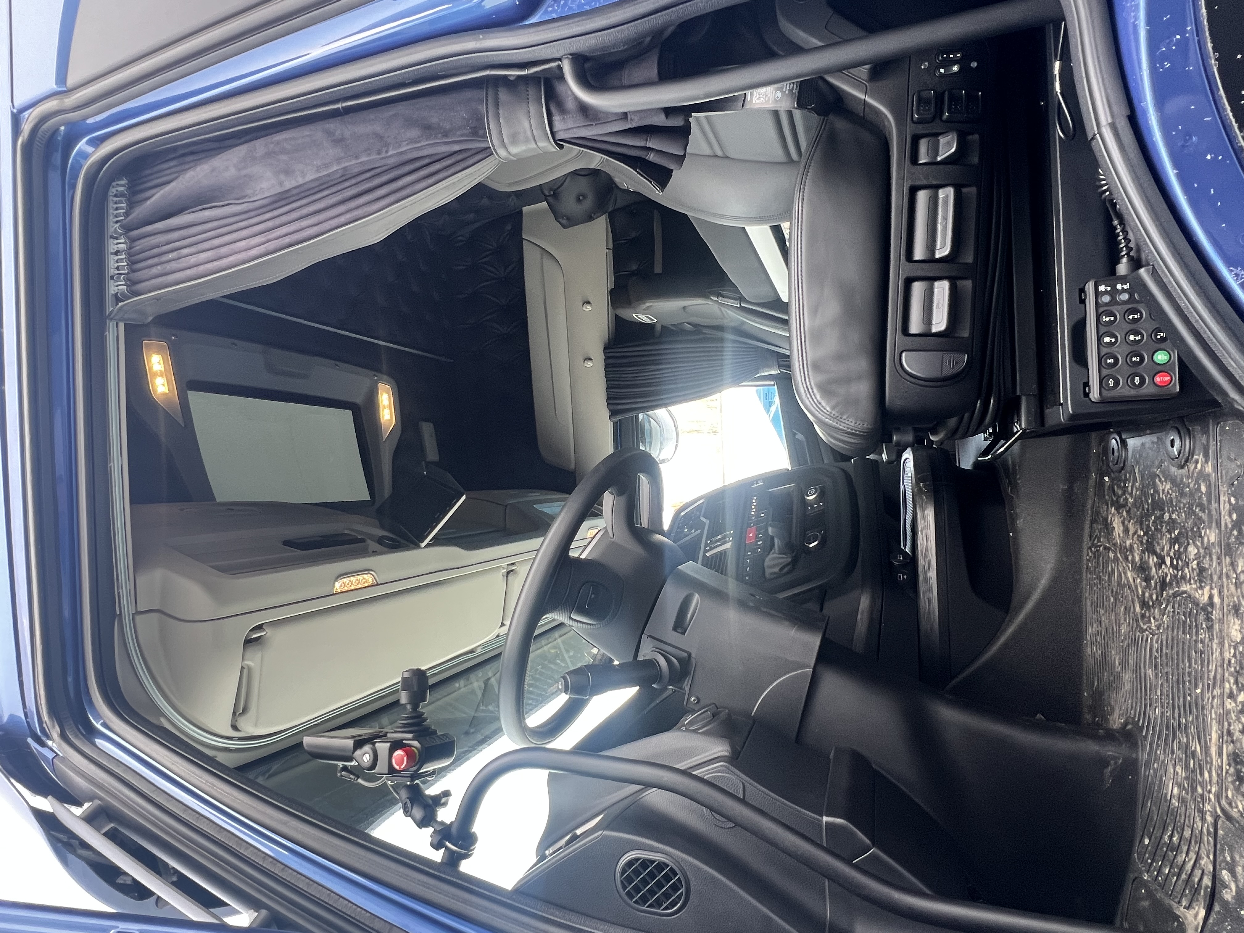 Iveco S-WAY 8X2/6 tripple-boggie