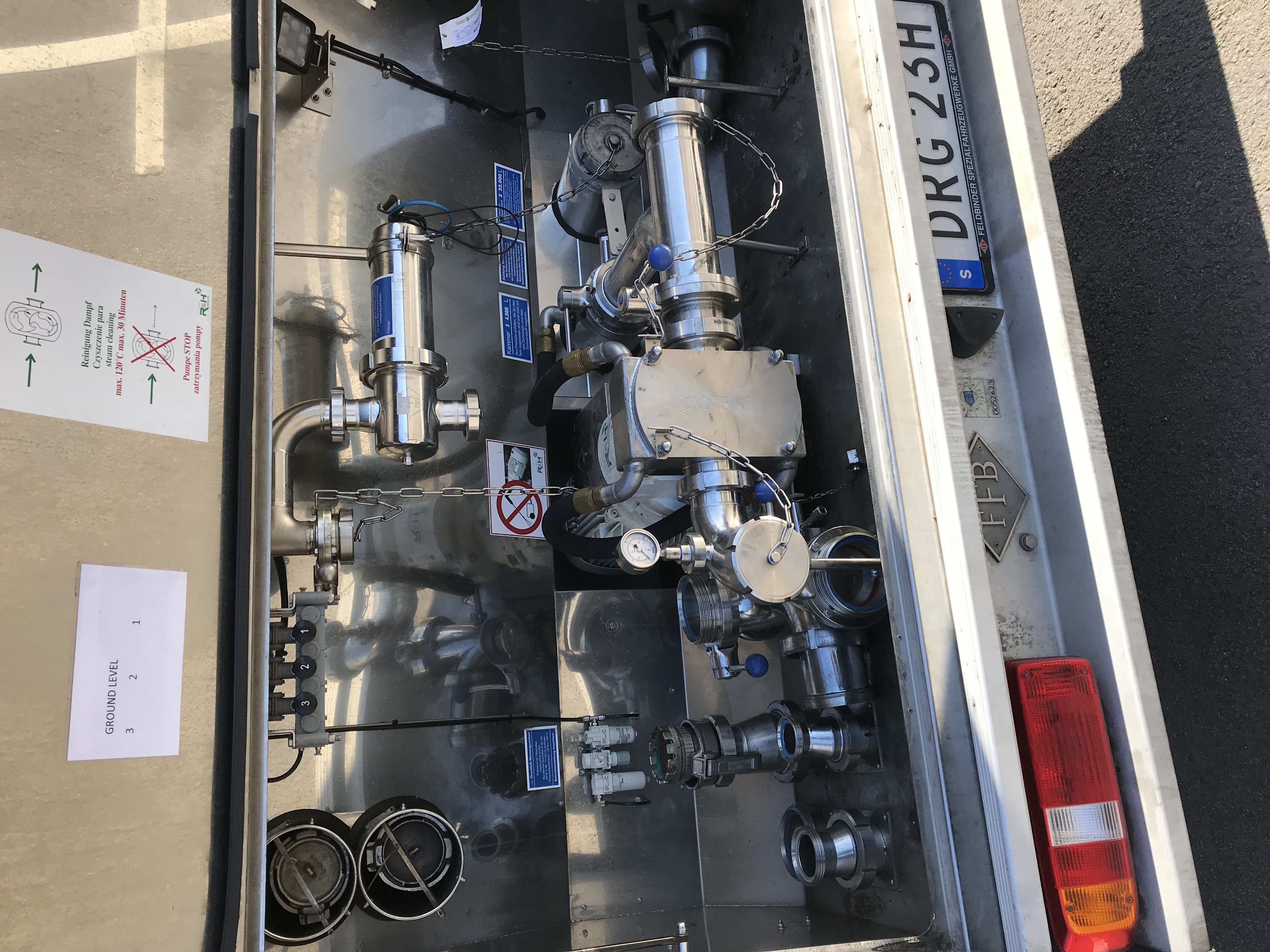 Feldbinder Liquid Food tank semitrailer 34000 L.