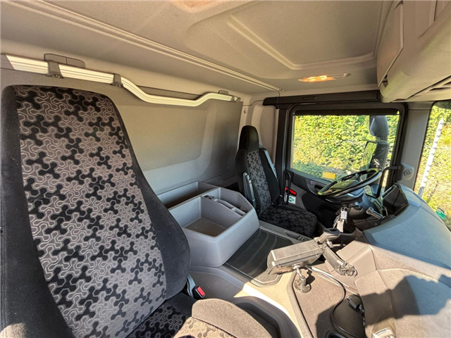 Scania P 280 B6x2*4NB CNG Box/Lift