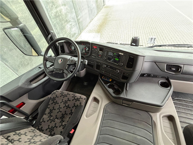 Scania P 250 B4x2NB Box/Lift