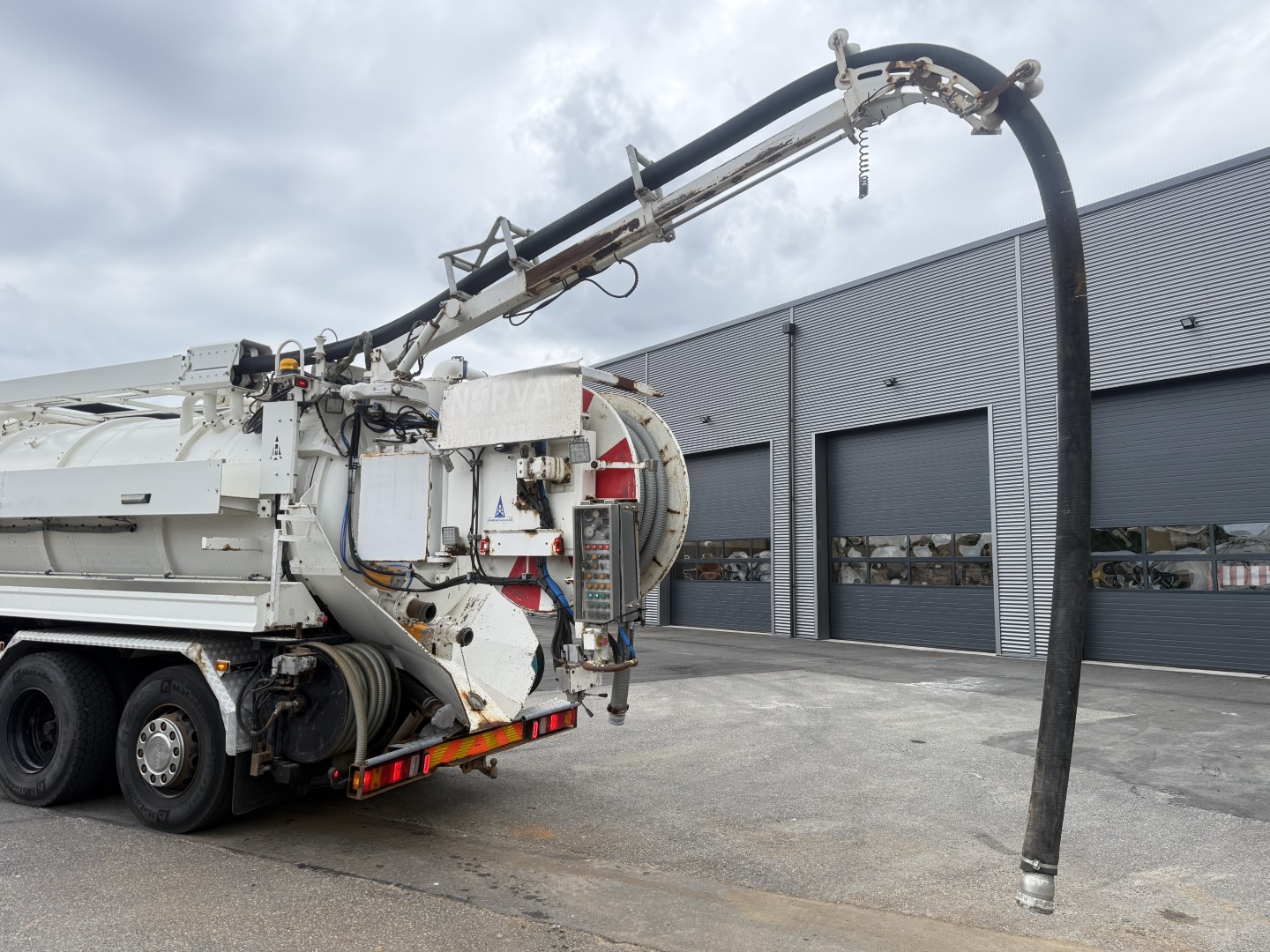 Scania P380 LB6x2*4 Hvidtved Larsen FlexLine 310