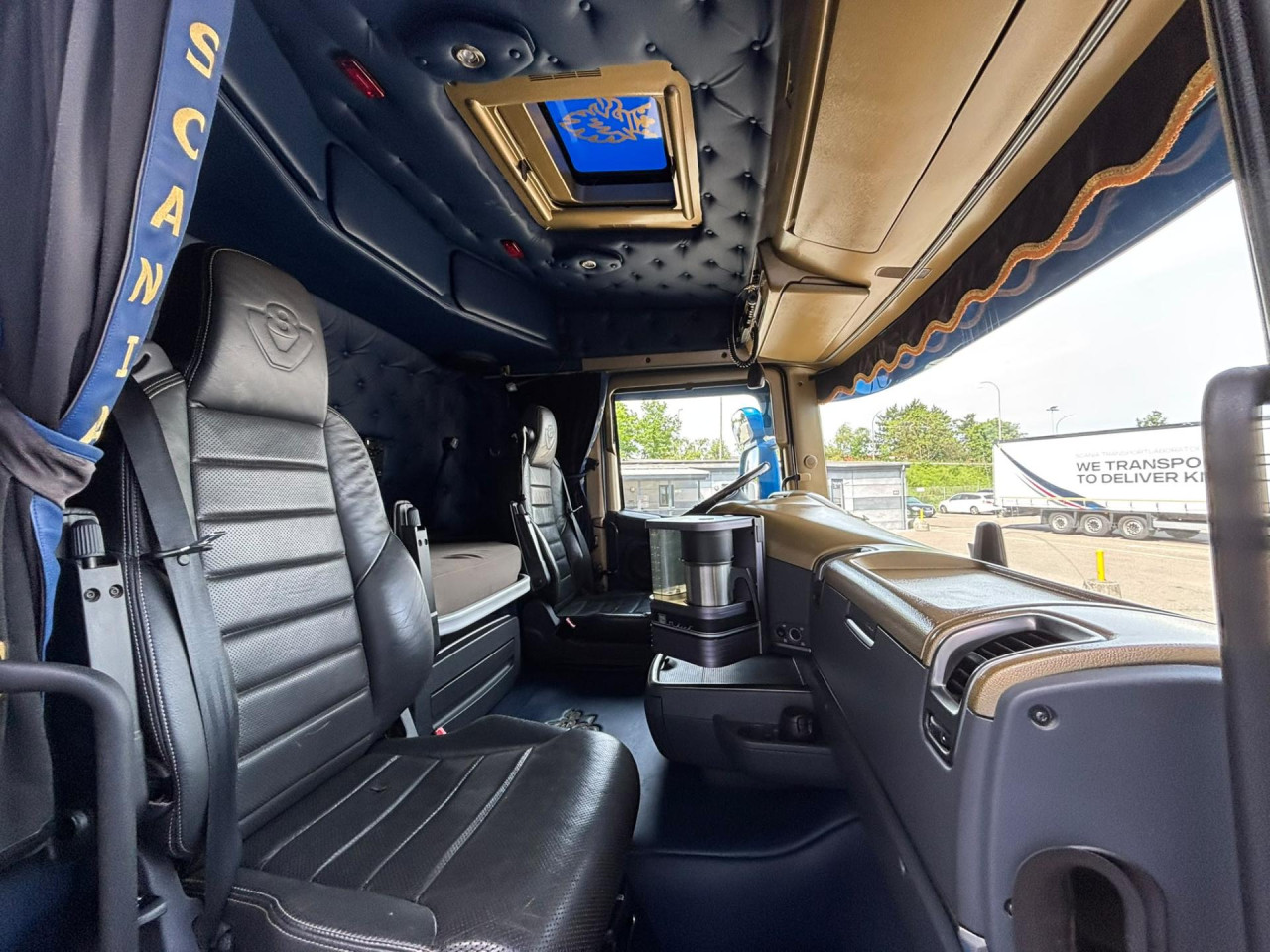 Scania R 520 LB8x4HNB Crane tip