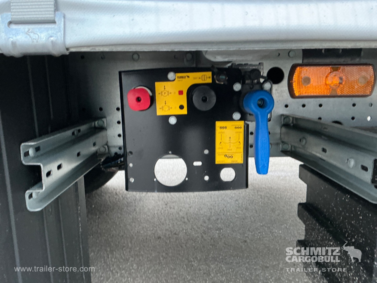 Schmitz Semi Curtainsider Mega