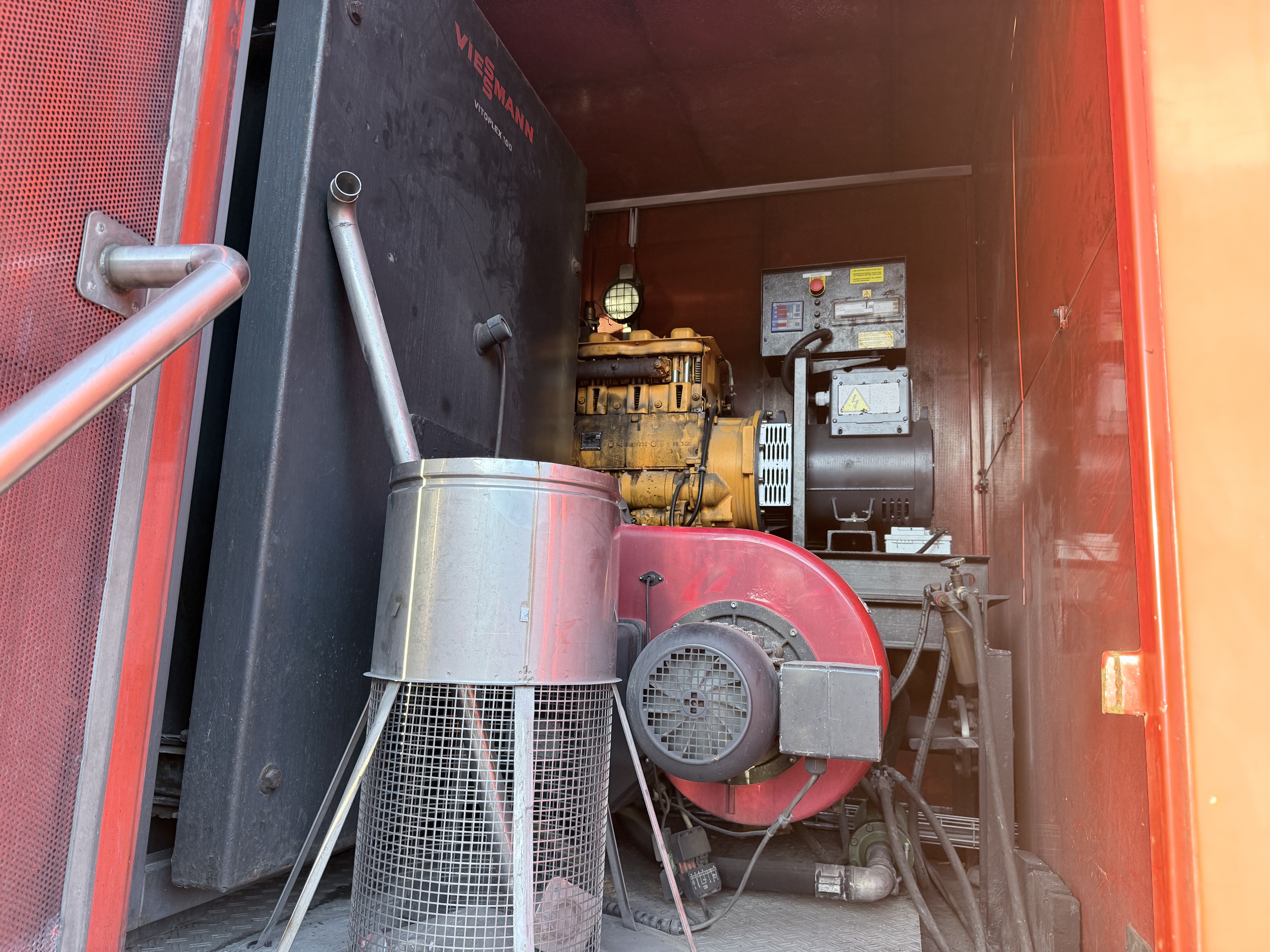 Krone 3 akslet Boxtrailer 1000 bar højtryksanlæg med Kamat pumpe 186 L/min. Deutz V8.