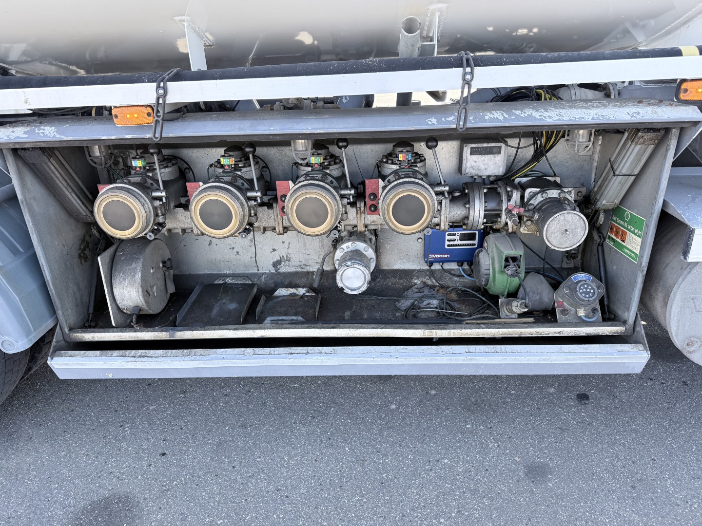 Volvo FM9/260 4x2 12.865 L ADR Tankbil