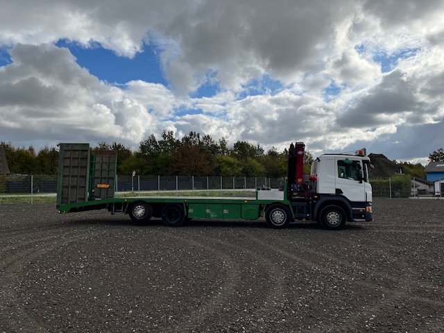 Scania P450 8X2*6 Knæklad + Kran HMF1820 – Machinetransporter