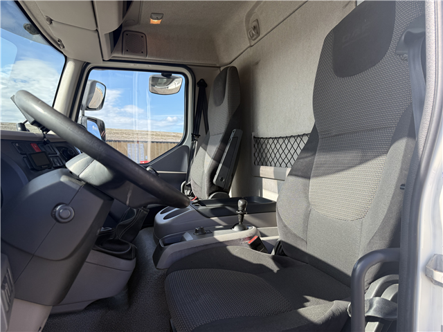 DAF LF45/220 4x2 Fragtlad & lift Euro 6