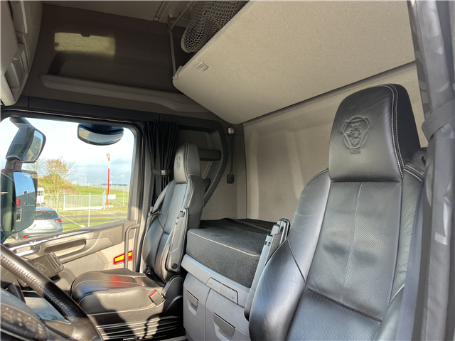 Scania R560 6x2*4 super