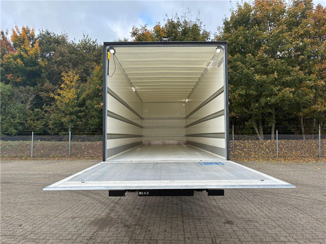 Scania P 250 B4x2NB Boks/lift