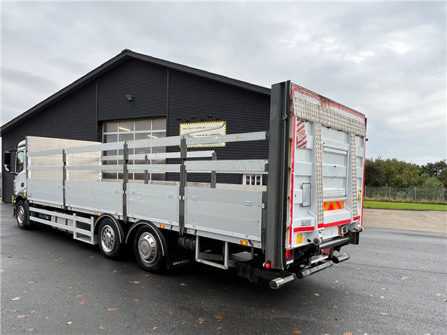 Mercedes 2535 6X2*4 med Åben alulad og lift