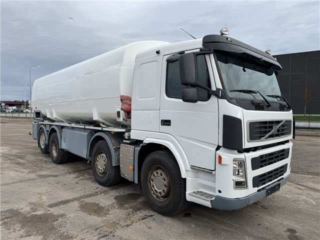 Volvo FM440 8x2*6 24.000 l. ADR Tankbil
