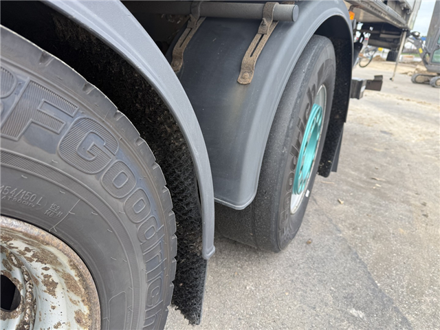 Volvo FM330 6x2*4 Carrier Supra 1050 Nordic