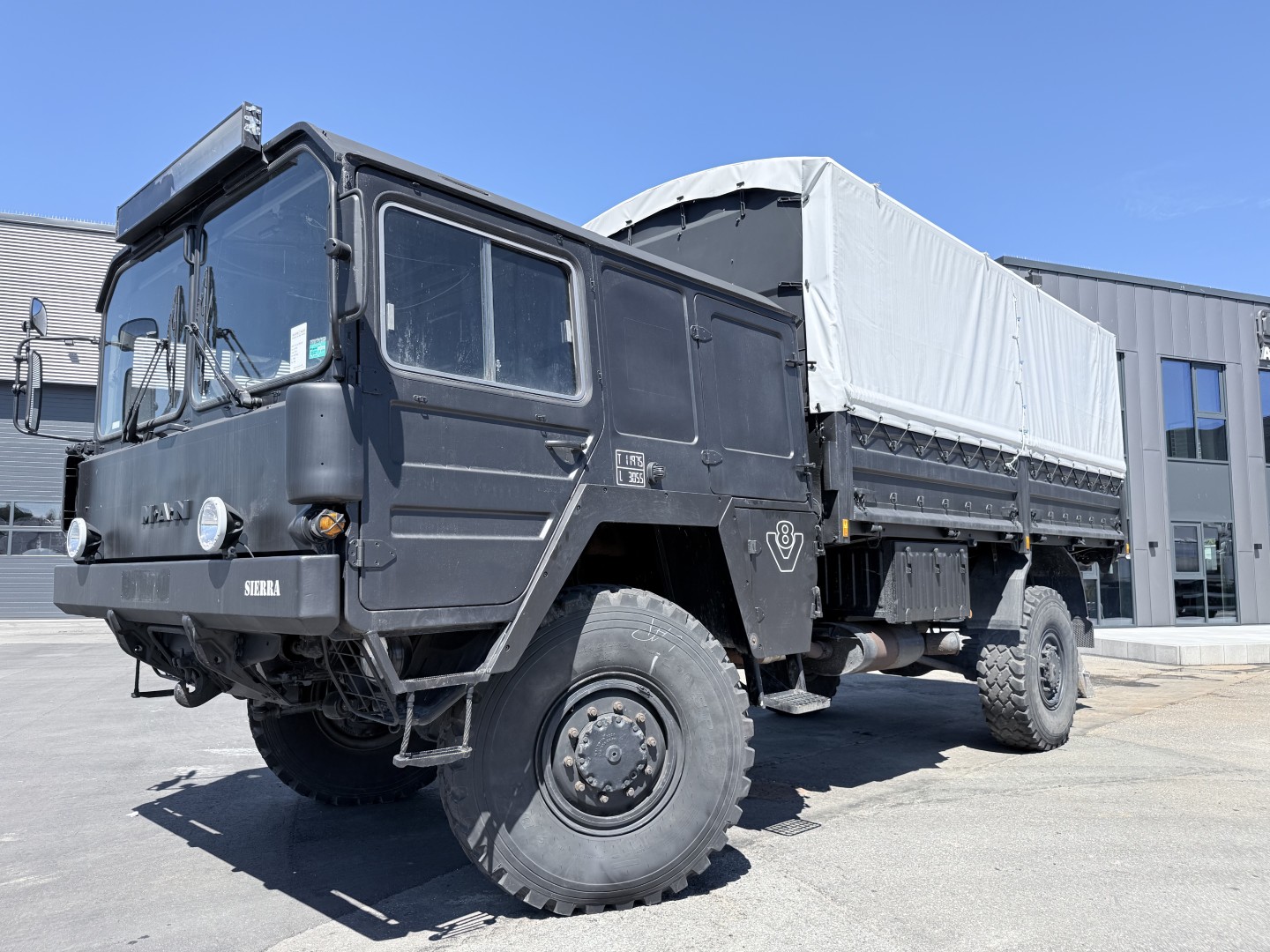 MAN 5 Two KAT MIL 4x4 Studenterbil